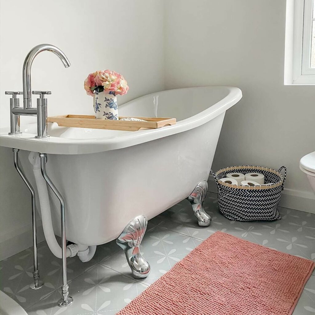 modern bathroom bath tub